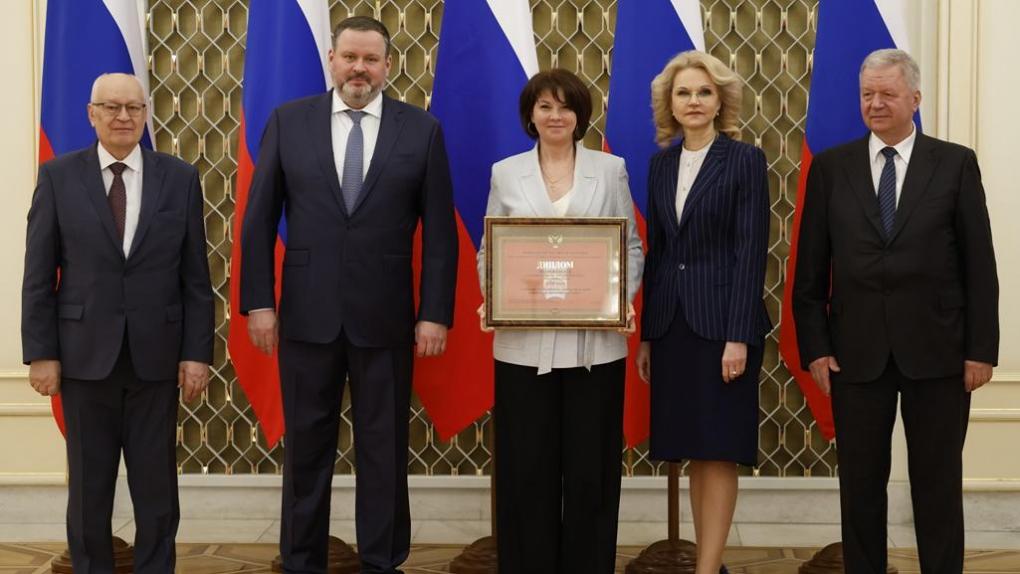 С заботой о сотрудниках: омский водоканал получил награду от вице-премьера РФ