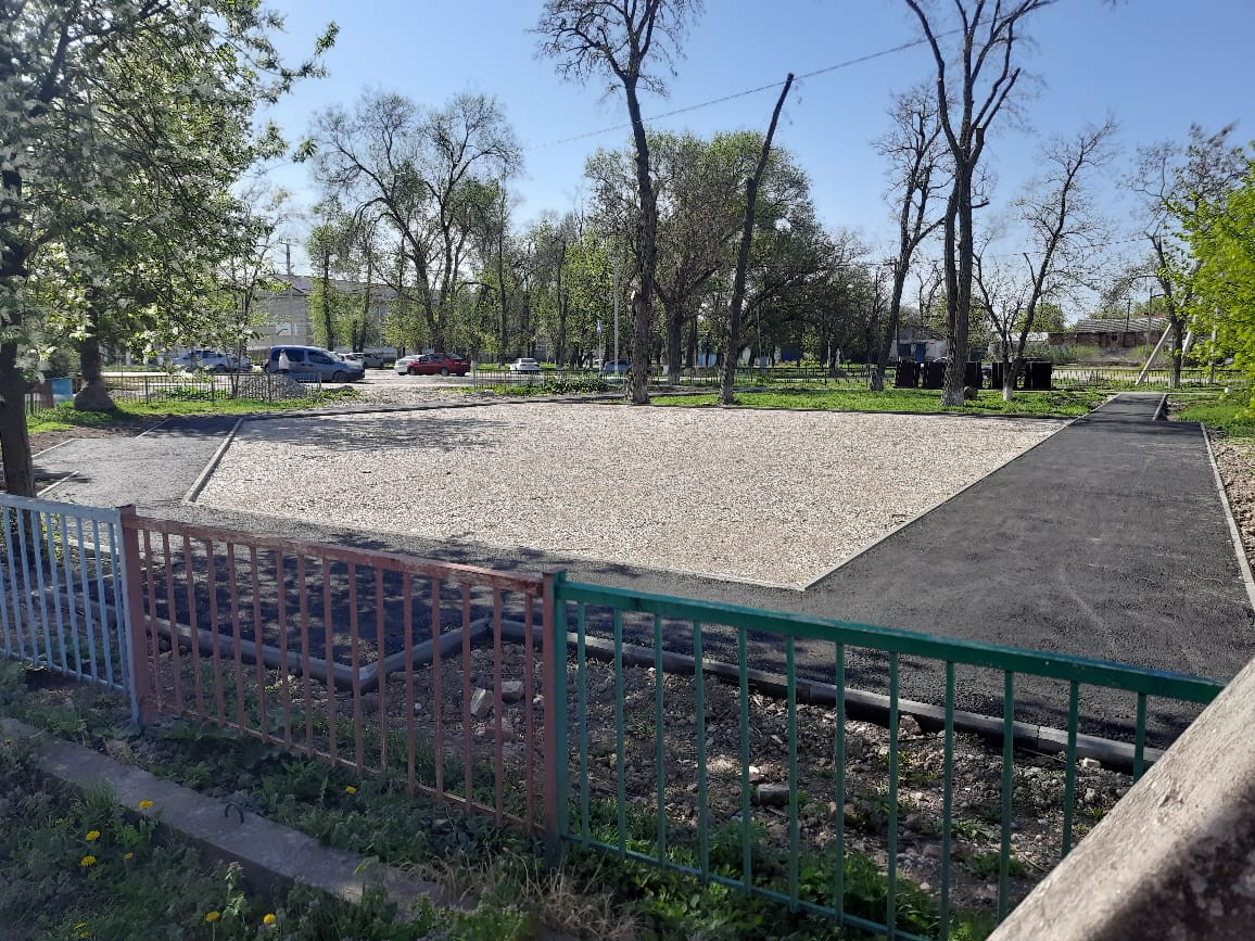 Детскую площадку по инициативе местных жителей строят селе Отказном на Ставрополье
