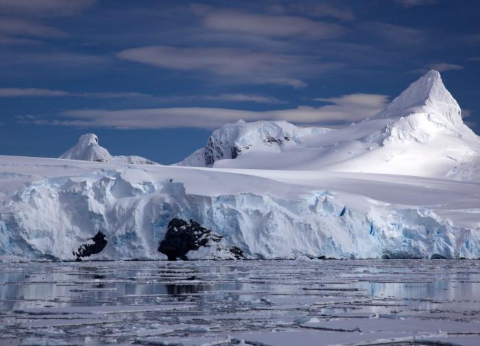NCC: около 5 тыс. метеоритов ежегодно уходит в толщу льда Антарктиды