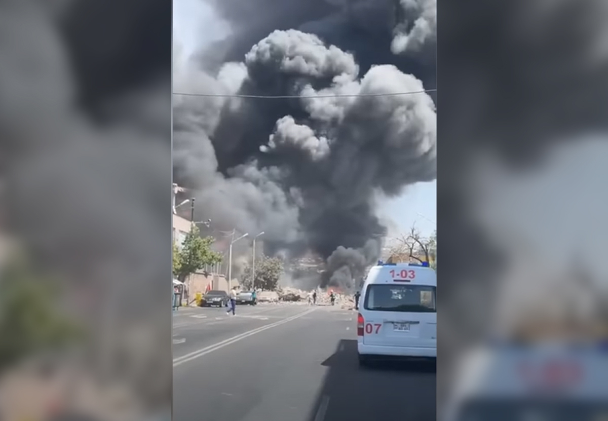 Пожар на складе пиротехники в Ереване потушили спустя сутки